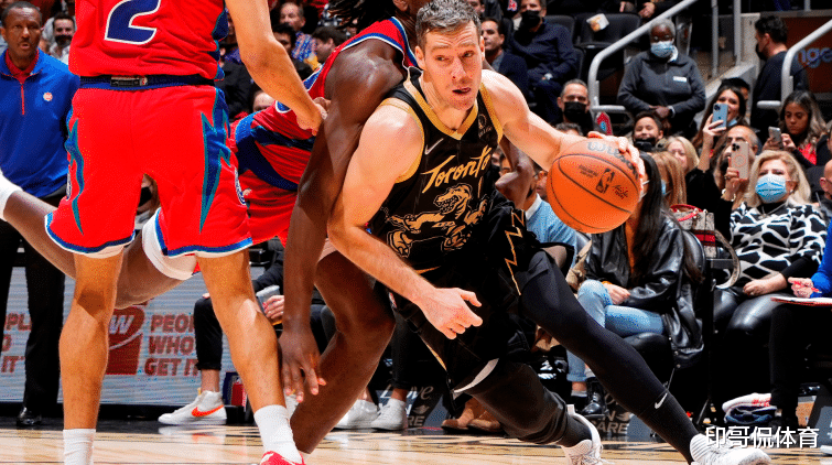 绿军稳居东 绿军稳居东