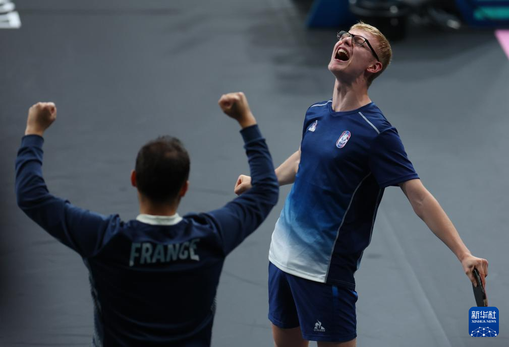 对着巨大的 对着巨大的