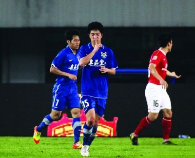 Doby+周敢敢勇敢开团 管泽元蝎子全场游走 957队扳回一城